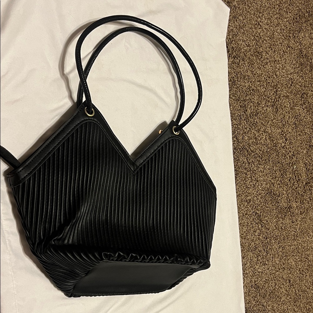 Fashion & Bag black bag immaculate zip closure.